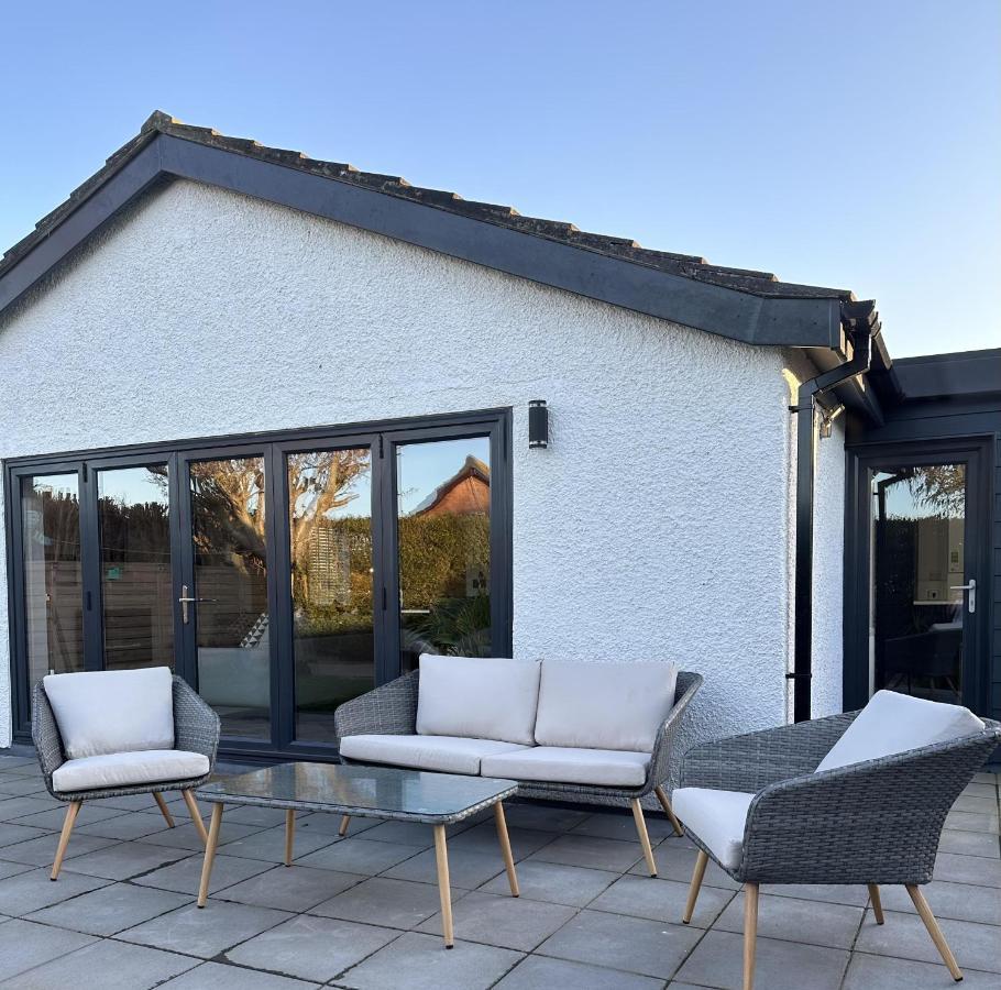 Stylish Modern Home With Parking Enclosed Garden Холихед Экстерьер фото
