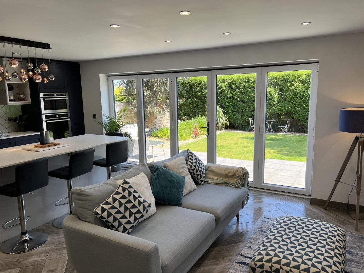 Stylish Modern Home With Parking Enclosed Garden Холихед Экстерьер фото